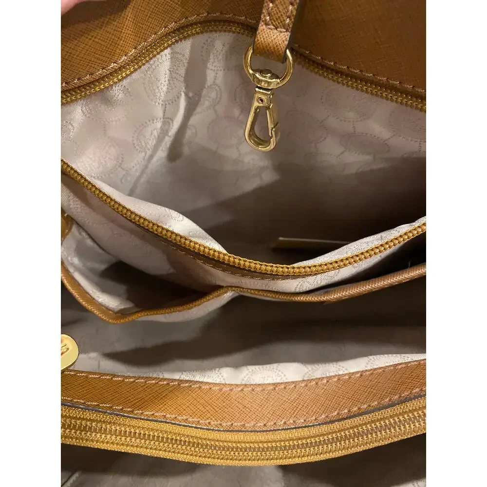 Michael Kors leather purse - Picture 10 of 16